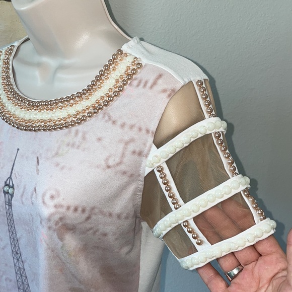 INCREDIBLE T-SHIRT BY VANESSA LIMA.. EIFFEL TOWER AMID MUTED PINK AND BEIGE - Picture 2 of 13